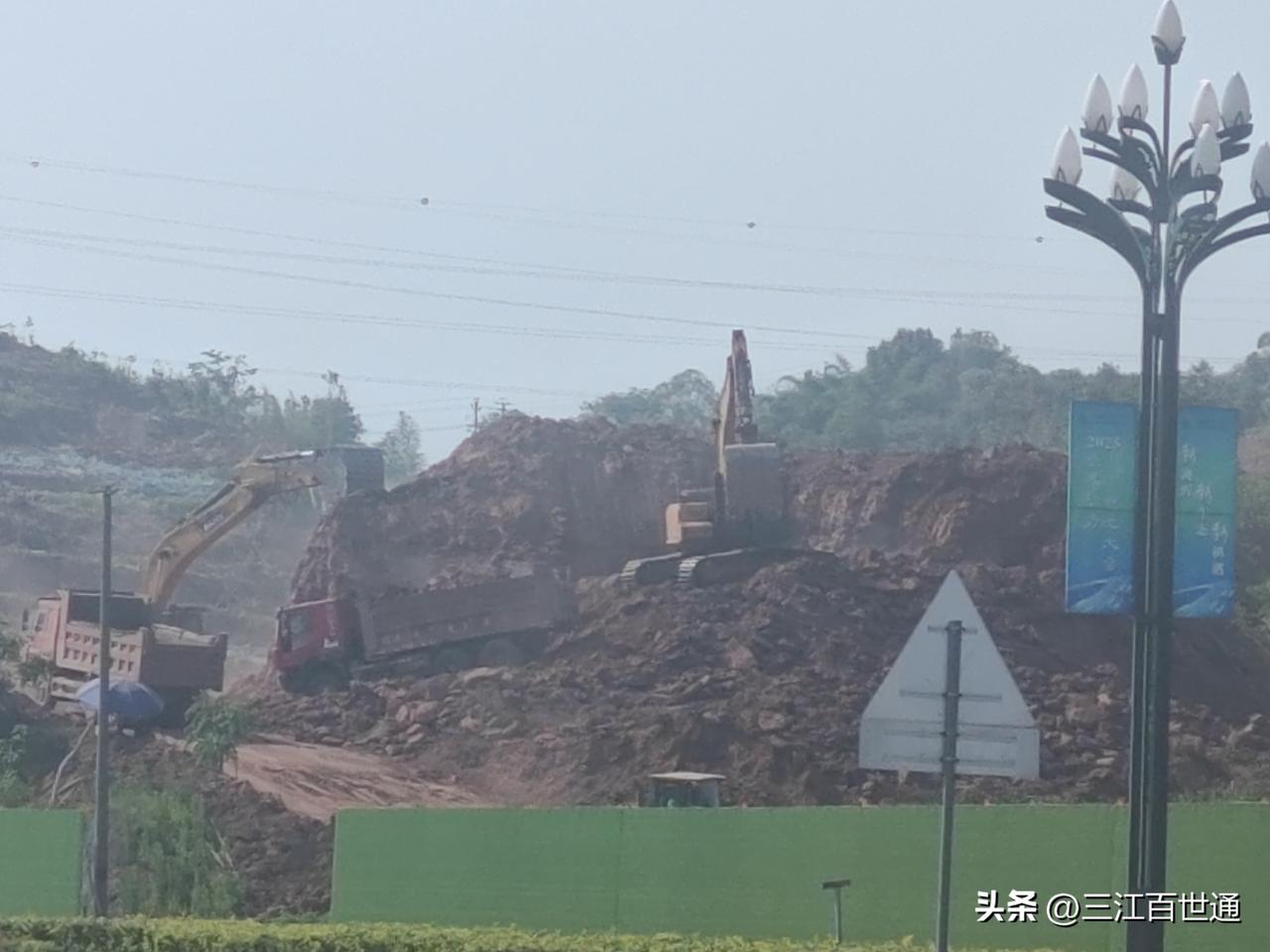 宜宾一曼新城大快发了，沿着一曼大道，这里已经清表和平场了！再造一个三江新区