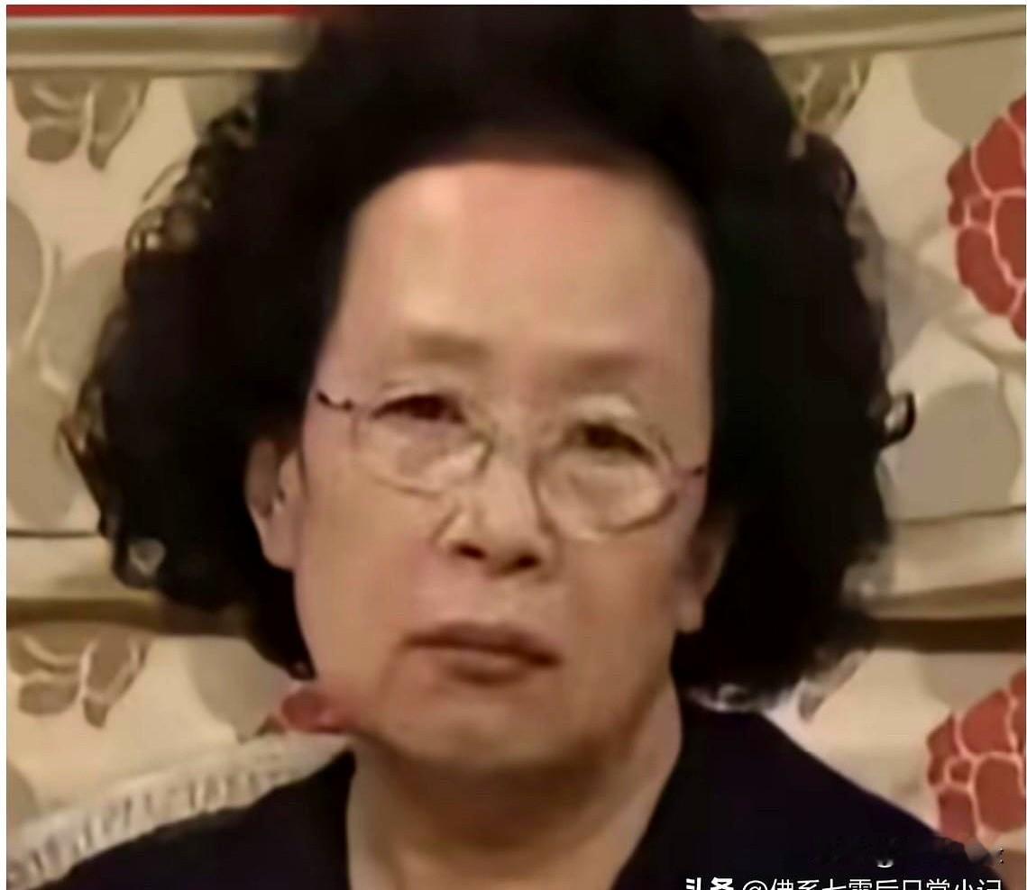 尴尬到脚趾抠地：上完厕所，我的睡裙也跟着一身味儿？
早上刚上完厕所，胸前一阵刺挠