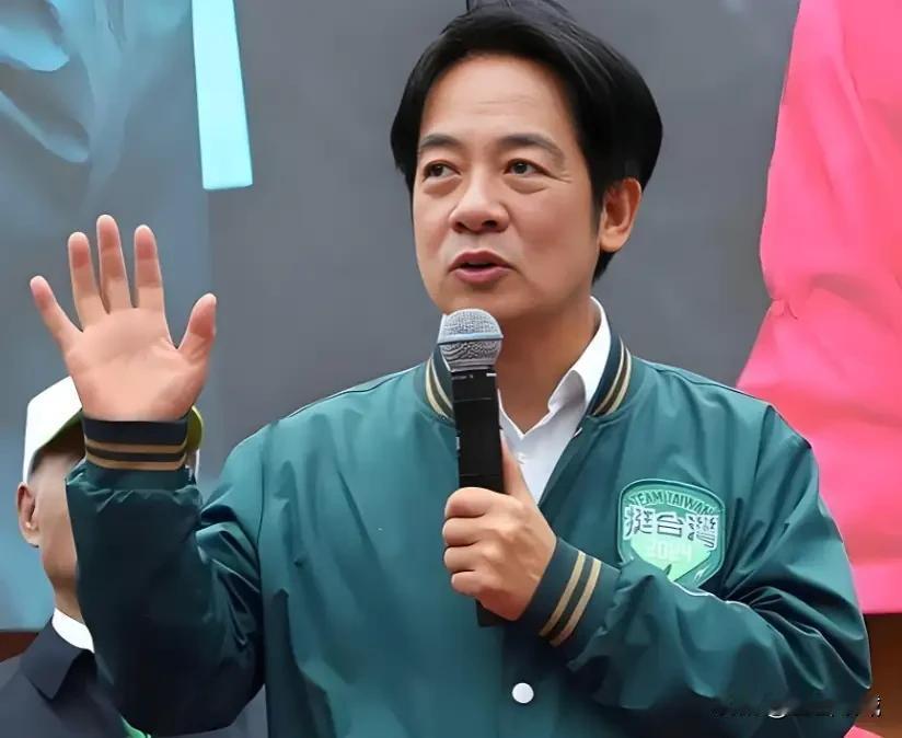 郑丽文在机场表示，“非常感谢大陆今天宣布了10项惠台的政策，我也立刻指示我们的副