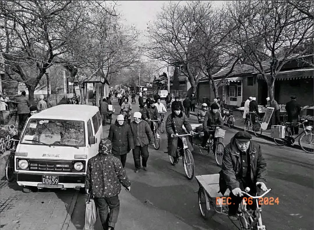 上世纪90年代
北京宣武区牛街街道老百姓的日常生活。