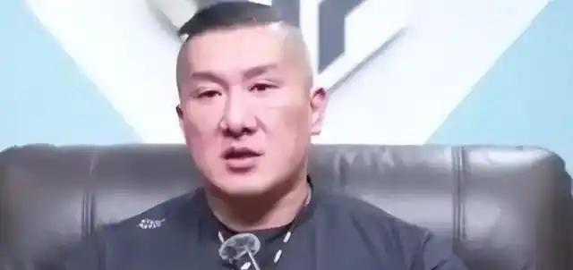 台湾那个“馆长”直接开麦怼国民党：这次去大陆交流，我就送你们八个字：摆正位置，少