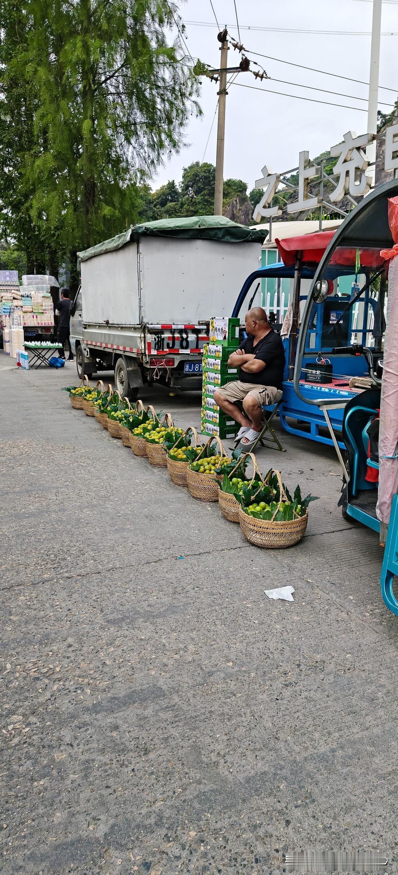 为何拼命赚钱，依旧平凡拮据，难道是命中注定？
 
无数普通人起早贪黑，常年奔波劳