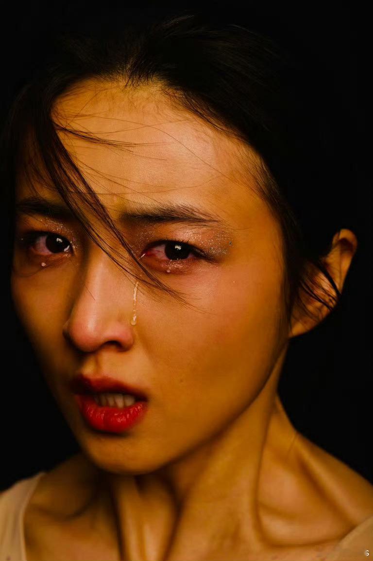 张子枫这张眼神里全是戏 