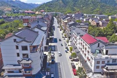 跳出方寸小天地，方得人生大自由


不少人困在小城小镇，日复一日被无穷无尽的琐碎