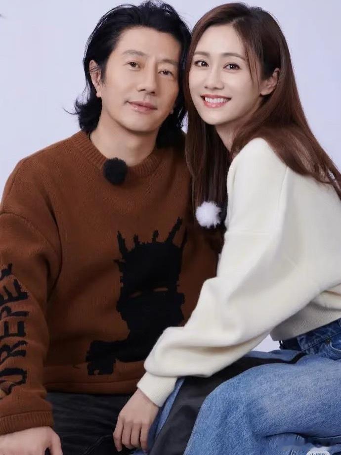 郑钧送15岁儿子出国上学14岁画作就能融合敦煌壁画和摇滚元素还入选东京国际画廊展