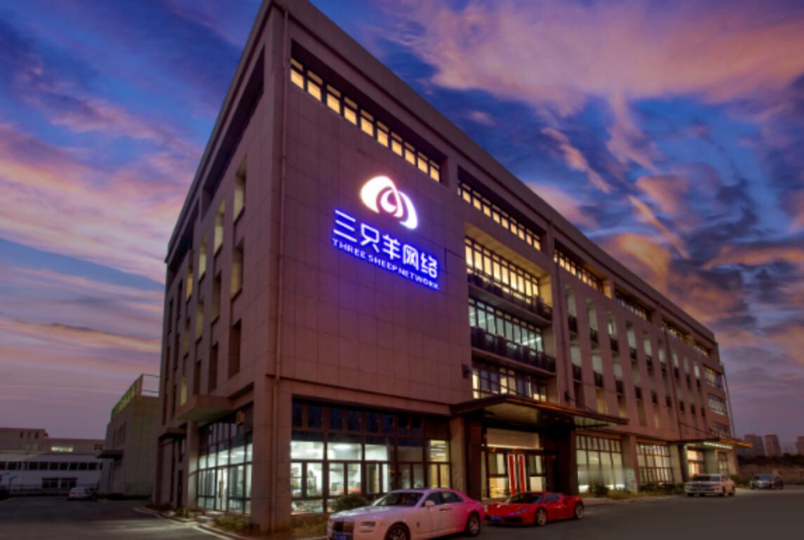 9月15日晚可太热闹了，三只羊旗下多名主播复播。嘴哥在没预告的情况下开启风波后首