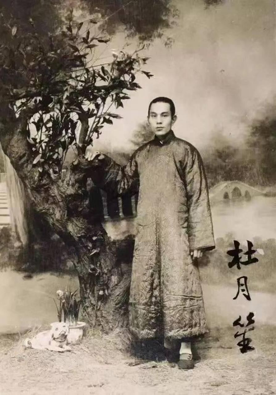 大律师秦联奎到杜月笙赌场玩，输了4000块大洋，没钱支付，只好开支票抵债。没想到