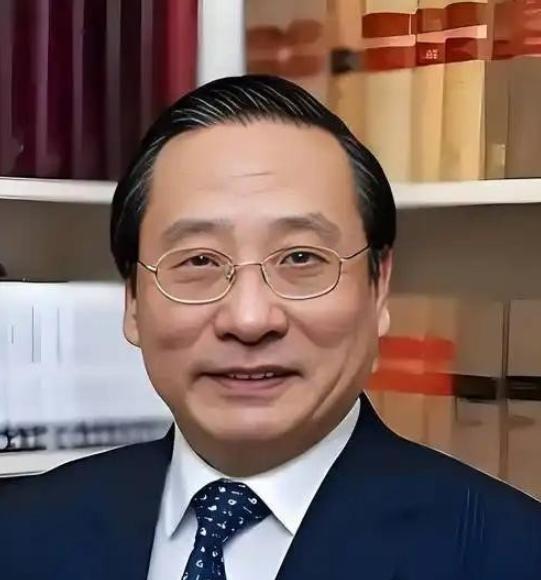 对于日本 ， 高志凯教授的建议来了，他曾提议如下：取消对日免签，12个月内参拜过