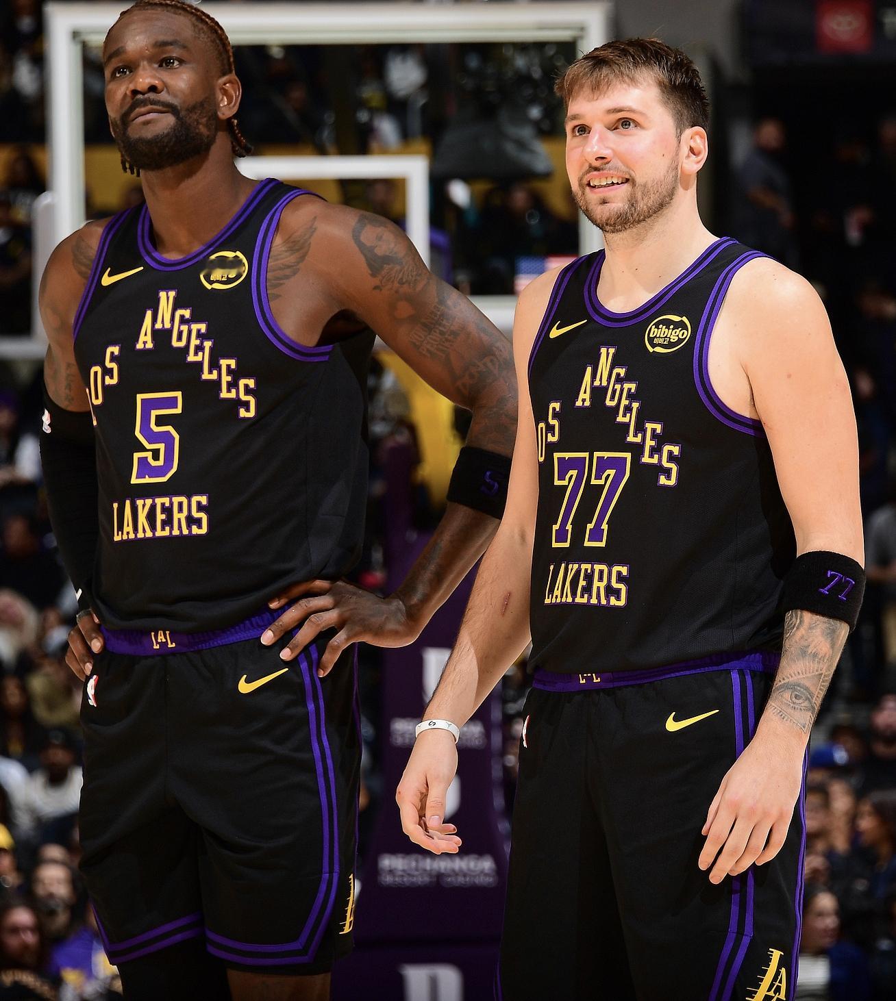 最近4场比赛，艾顿有点梦游，场均5.8分6.5篮板，投篮命中率34.4%。期间湖