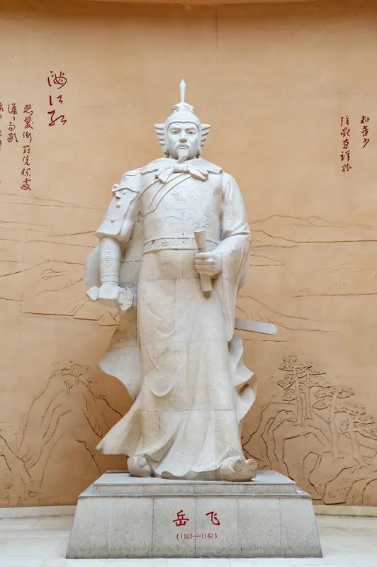 岳飞：忠诚的象征与悲剧的英雄

在中国悠久的历史长河中，岳飞无疑是一位令人敬仰的