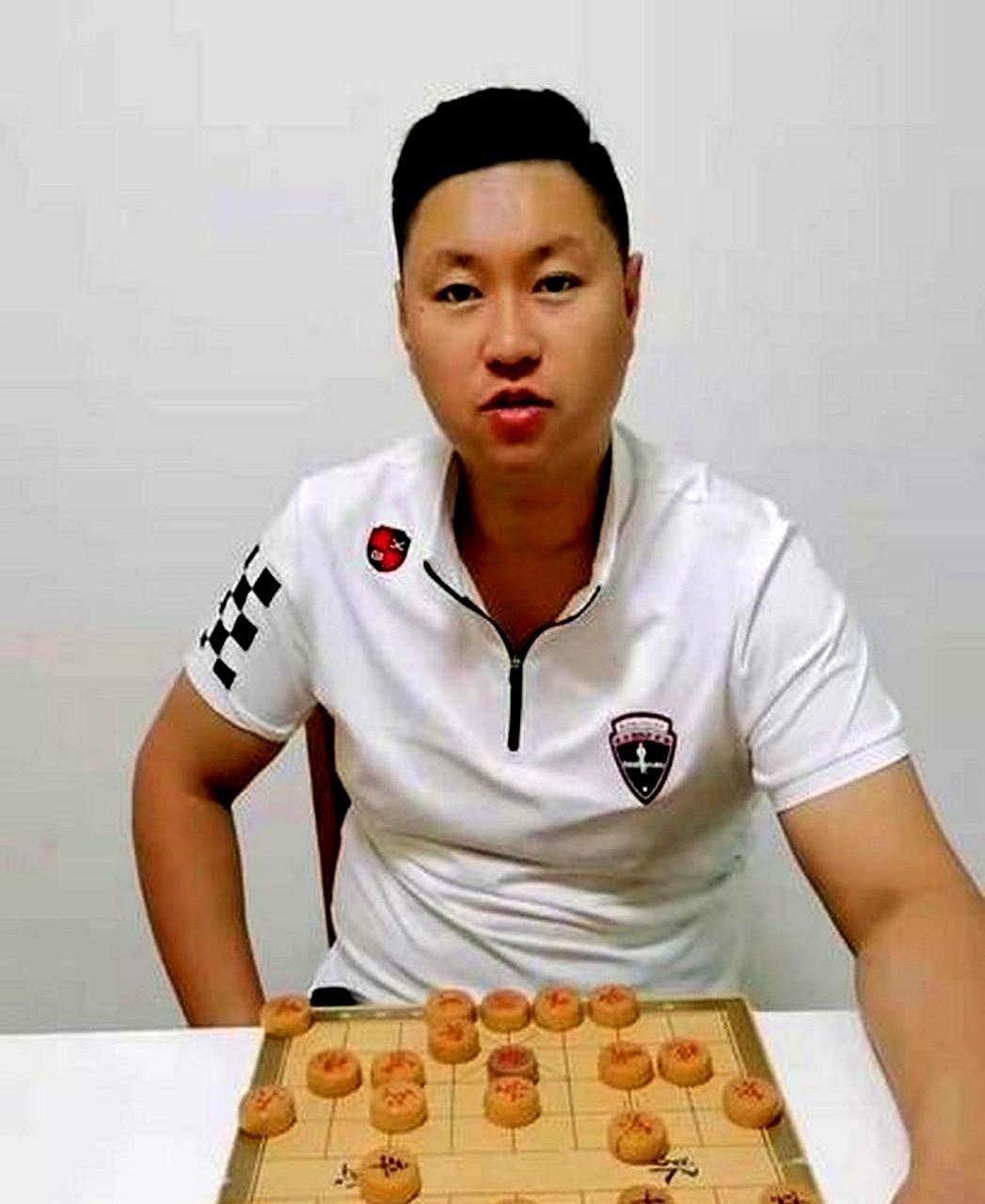 17岁小孩哥把大师们打懵了
 
三天前没人押刘柏宏。名字都念不利索的小将，首轮就