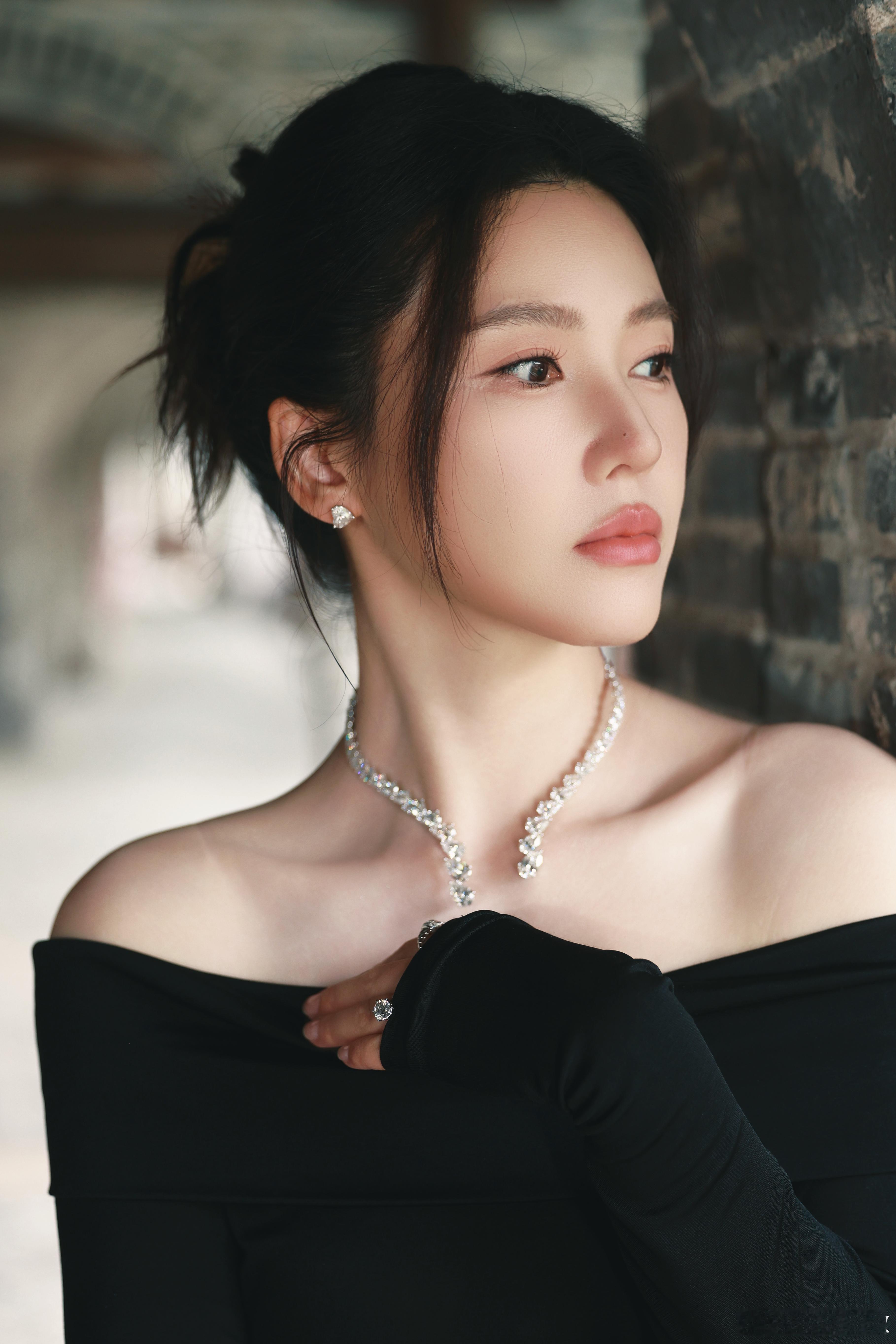 杨子姗回南京了 也许这就是江南的一份韵味了，杨子姗回南京了，带给大家南京的美，也