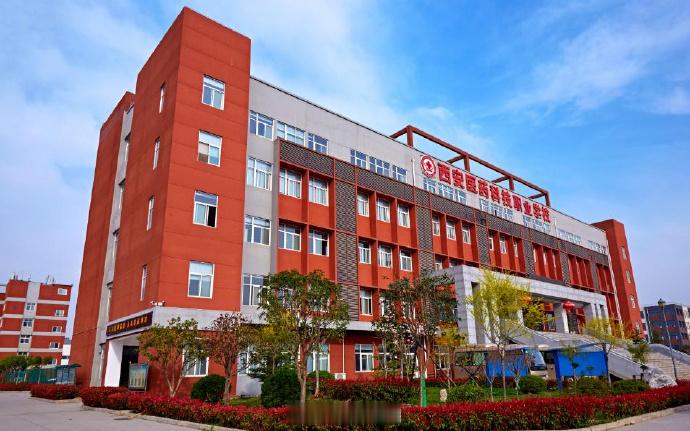 【西安一职校学生被同学持刀伤害，知情人：伤者已从ICU转至普通病房，教育局和警方