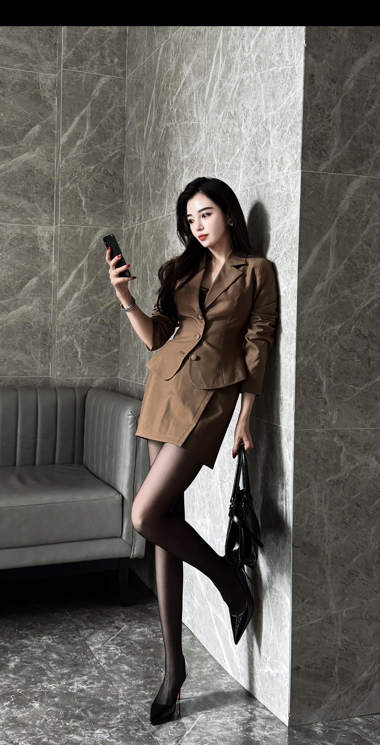 “好女人得到名声 坏女人得到一切。”腿精姐姐 高跟鞋 黑丝搭配 赵露思