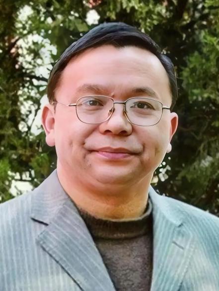 你知道吗？那个揪出‘毒教材’的硬汉子彭帮怀，14年的坚持，22次法庭交锋，愣是没