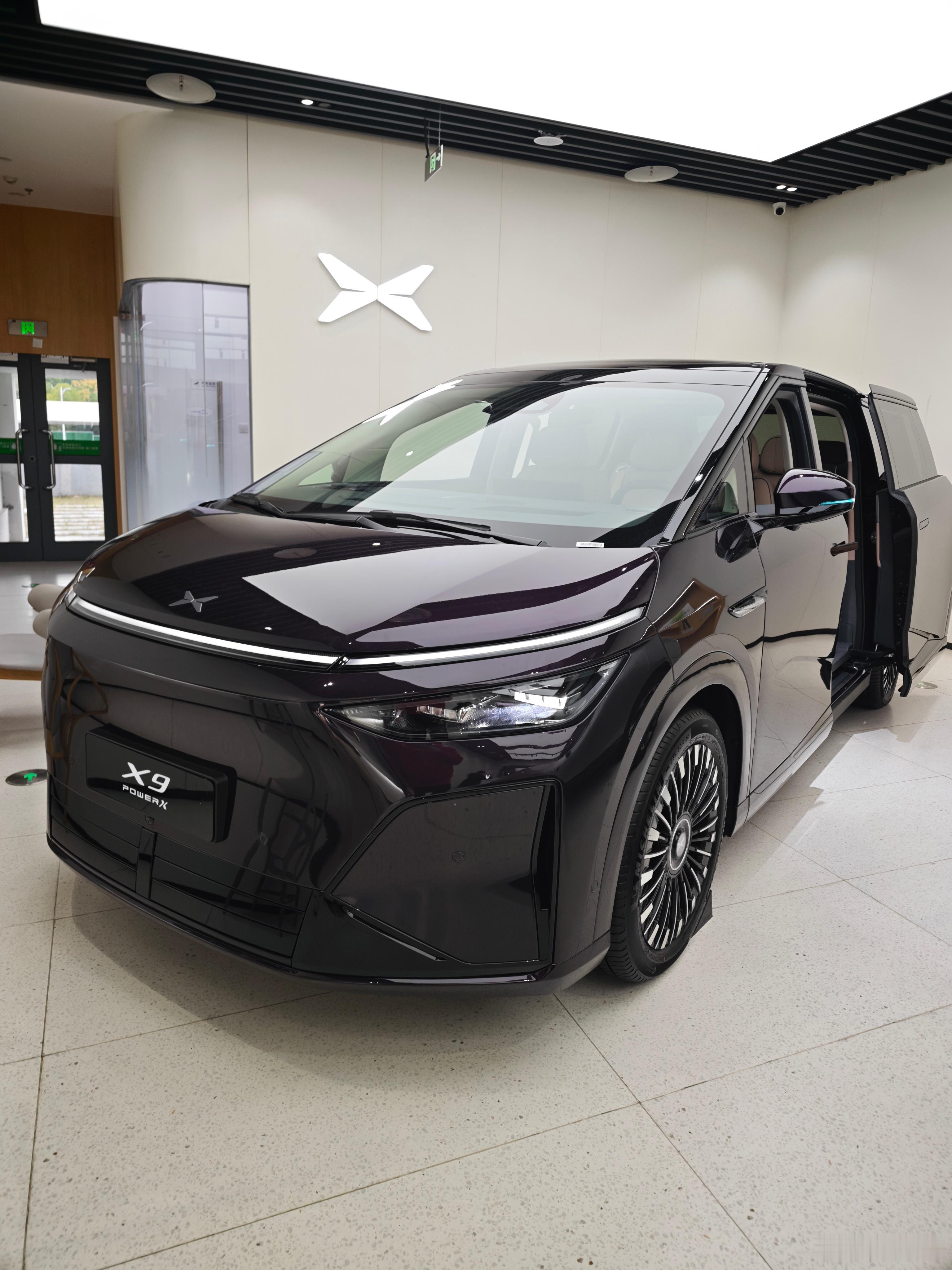 今天的重点是试驾增程X9。作为预定金“车主”，拖到现在才来试，实在是因为不凑巧，