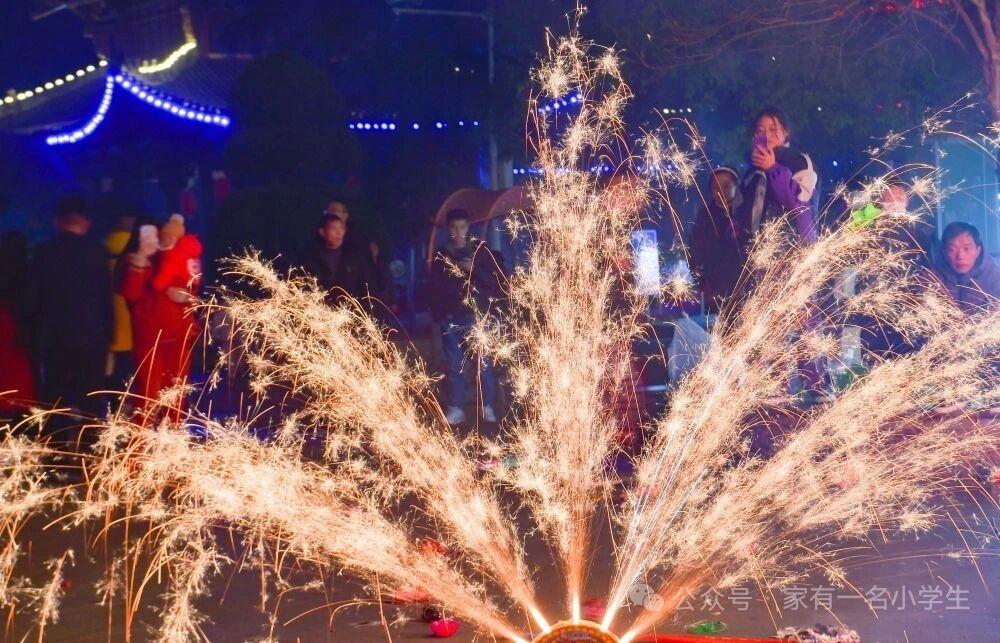 山西“解禁”刷屏，你那里叫“放炮”吗？
     “爆竹声中一岁除”！今年，山西