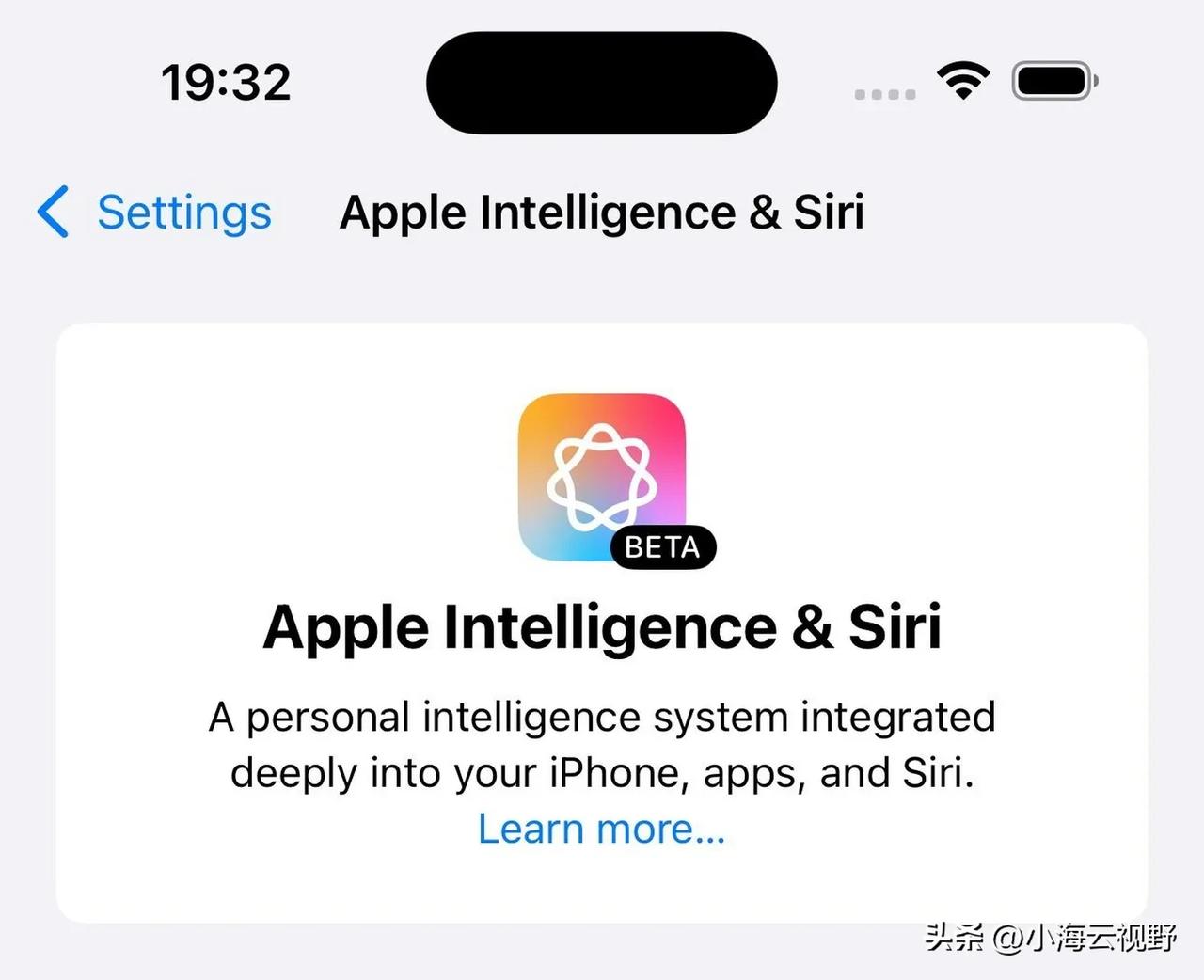 等了两年多，国行iPhone用户终于盼来了苹果AI的准信。库克已确认，Apple