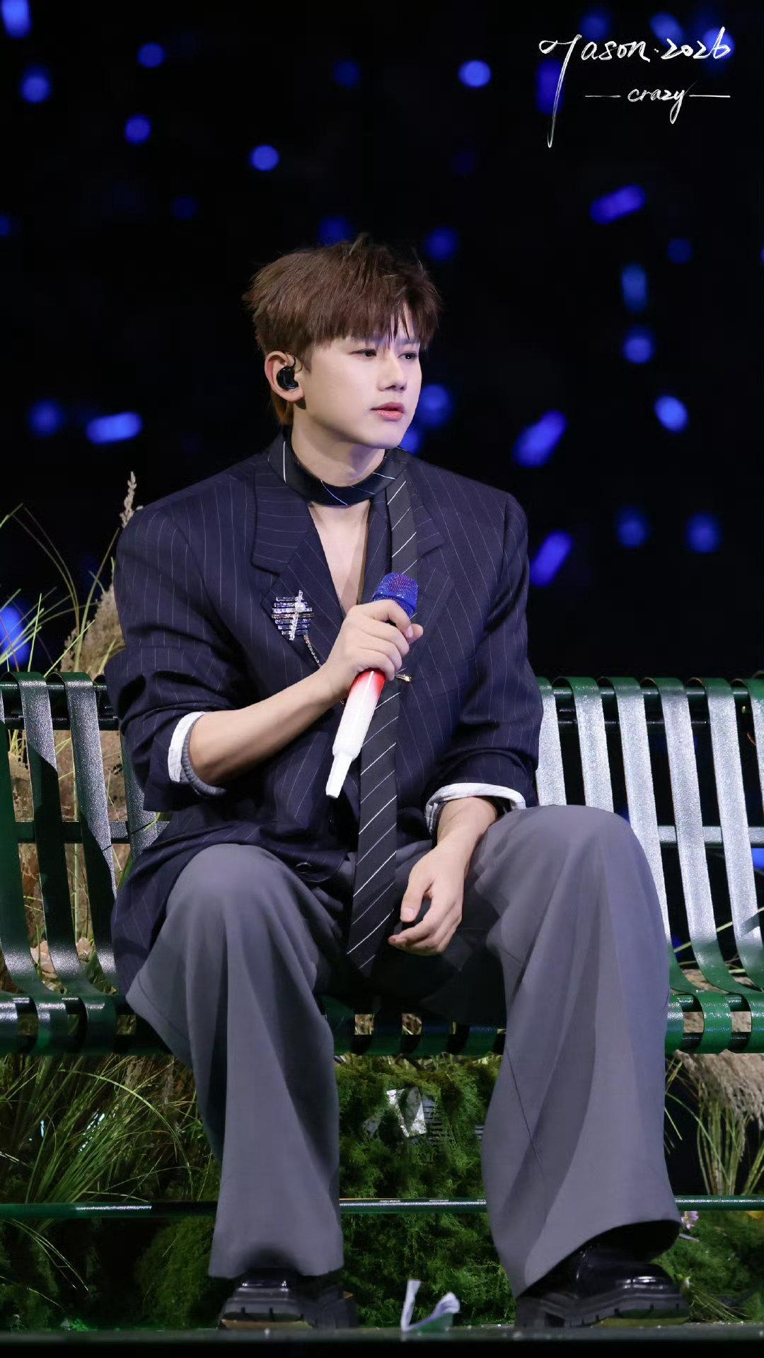 张杰张杰这几步走到我心巴上了张杰未live巡回演唱会完了！被张杰这几步圈粉，又帅