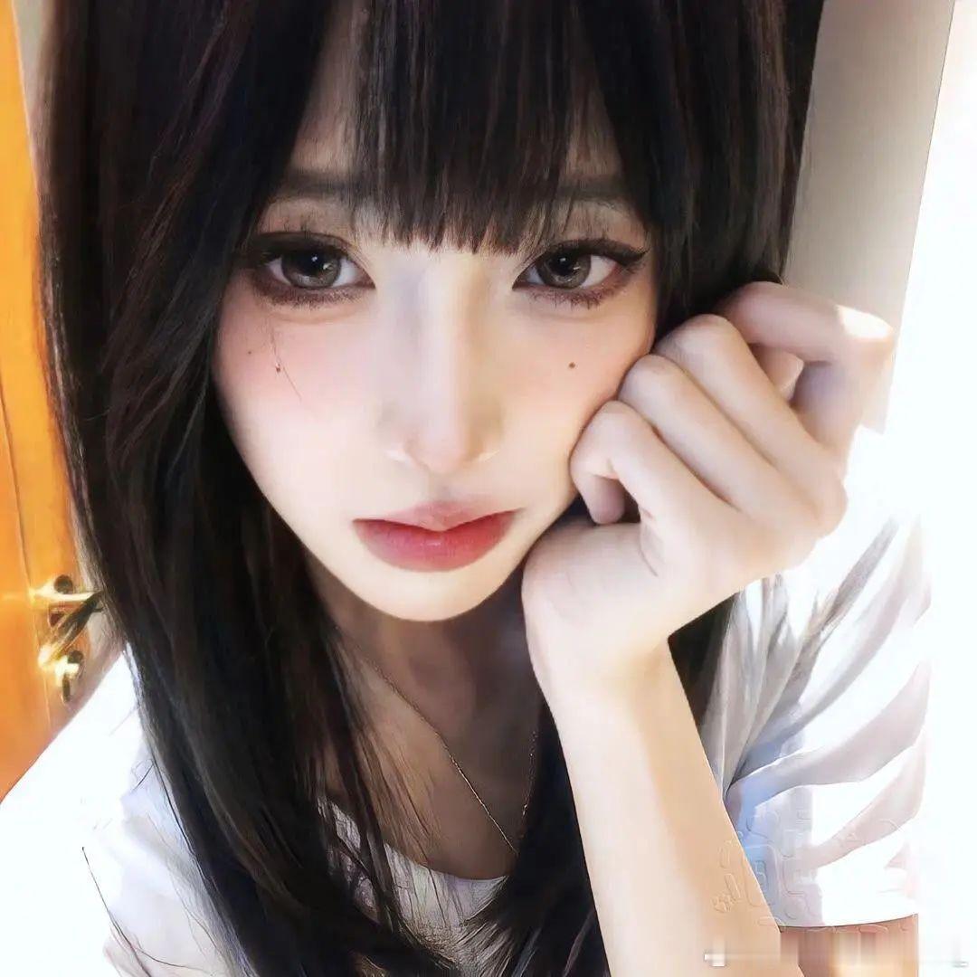 𝑾𝒆𝑪𝒉𝒂𝒕女头 |  ins冷淡风高级头像 