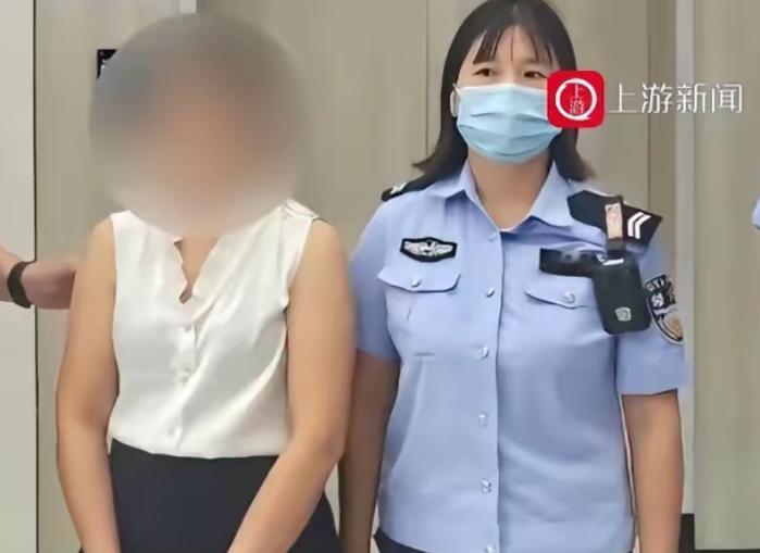 浙江临海，美容店女老板接待客户，特意戴上了一枚钻戒。结果一转头钻戒不见了，吓得女