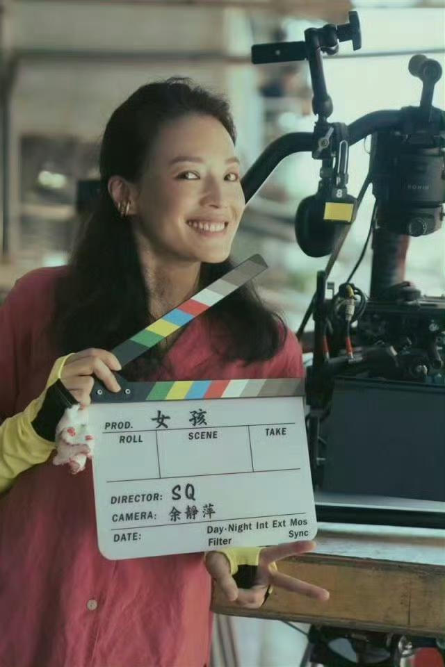 个人导演首部作品女孩拿了釜山电影节最佳导演、金像奖最佳新晋导演奖后，今天金马奖又