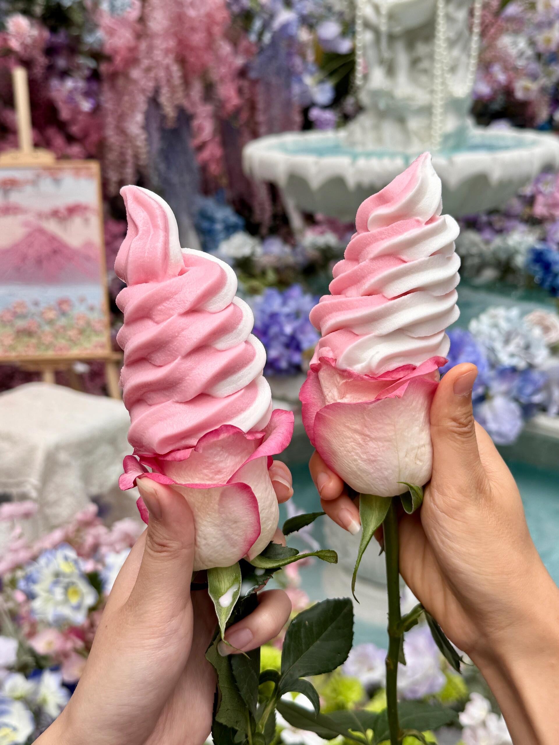来上海外滩……一定要吃的玫瑰花冰淇淋🌹！！ ​​​