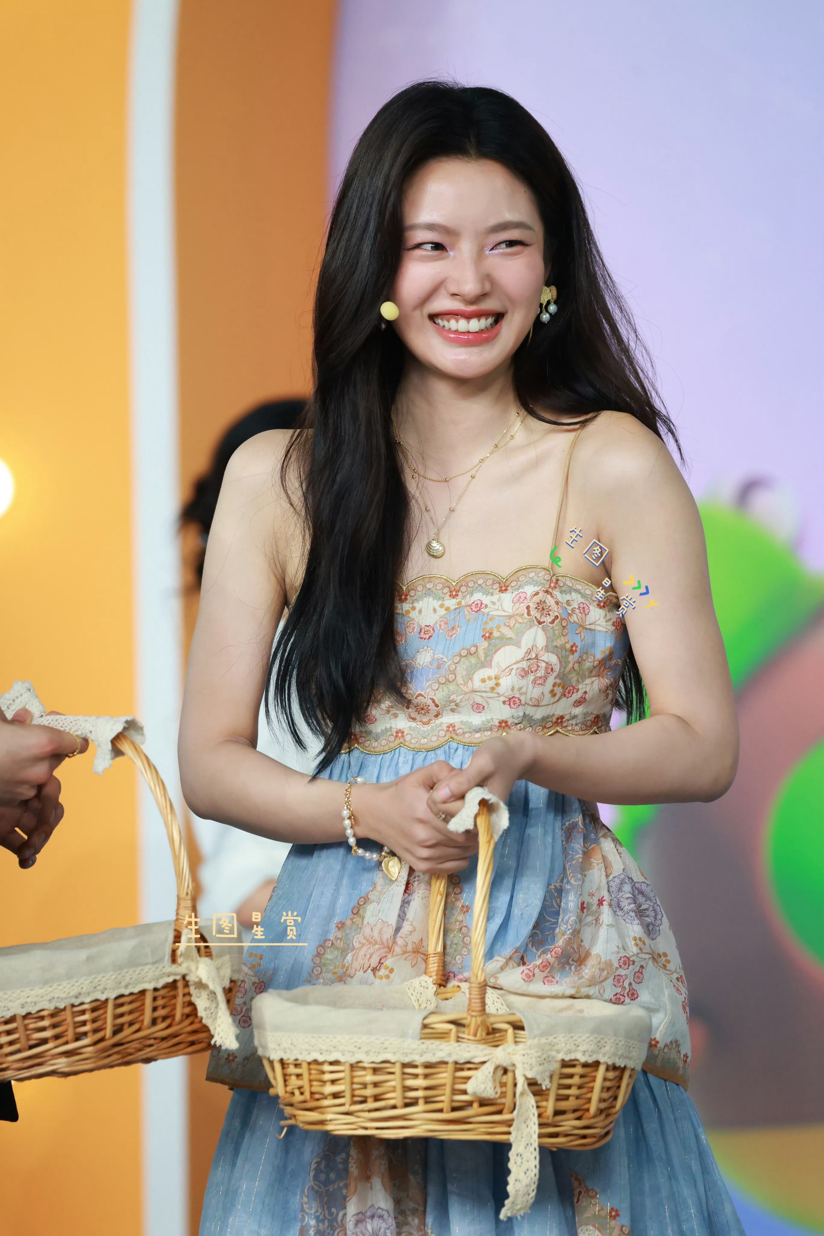 徐若晗爱奇艺717会员节生图 ​​​
