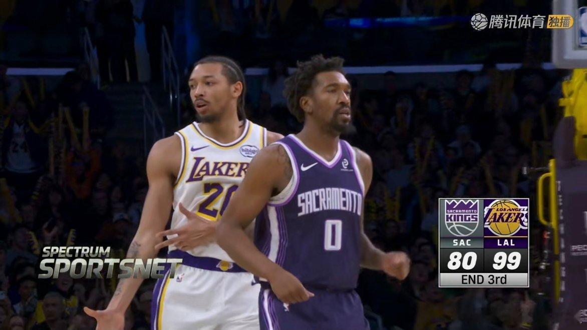 湖人领先19分进入第四节东契奇31分，詹姆斯19分，史密斯18分国王vs湖人