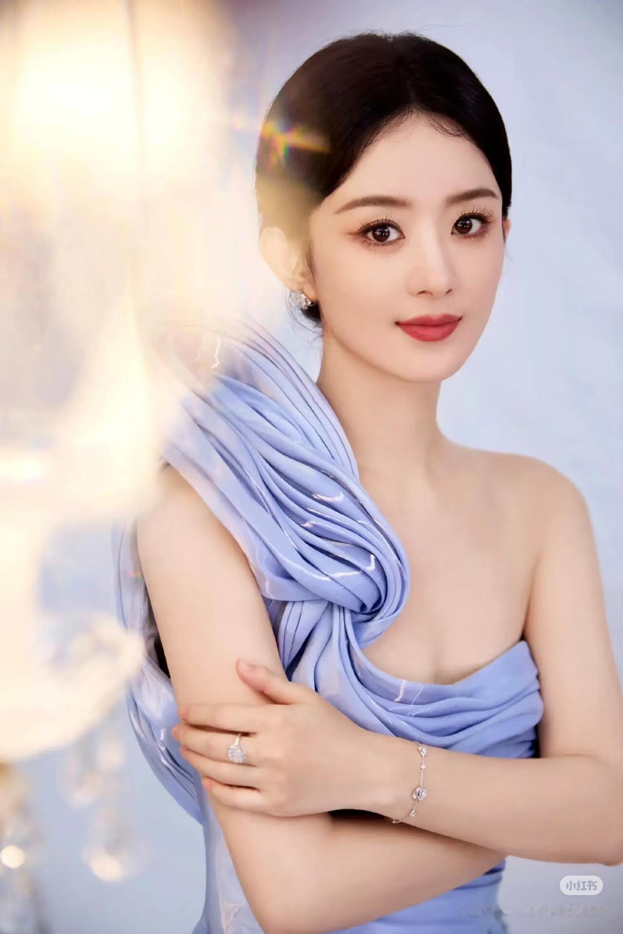 实话实说，网友把赵丽颖王源贴门上当门神，绝对是捡了大便宜。 1、赵丽颖名字里“赵