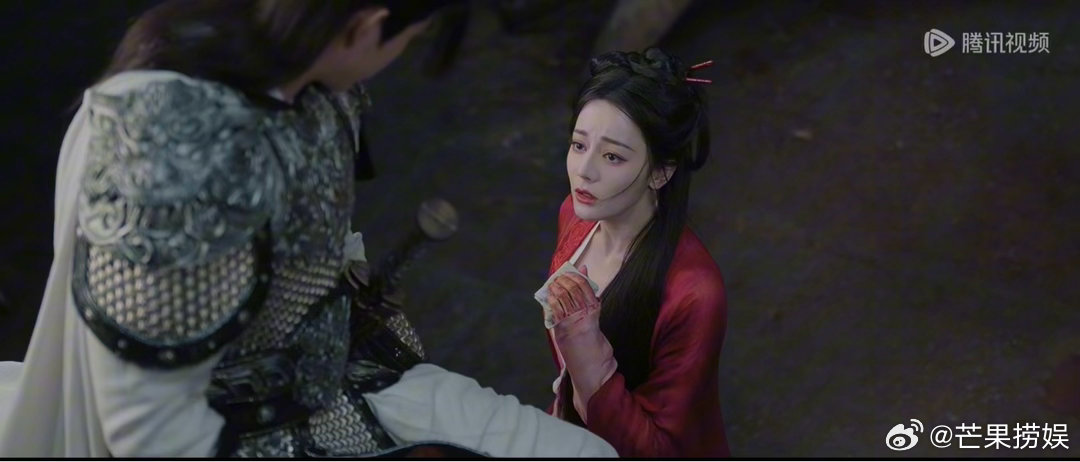 迪丽热巴战场上不许睡觉上1秒我就这样装疯卖傻，下1秒我就直接晕倒迪丽热巴这个反差