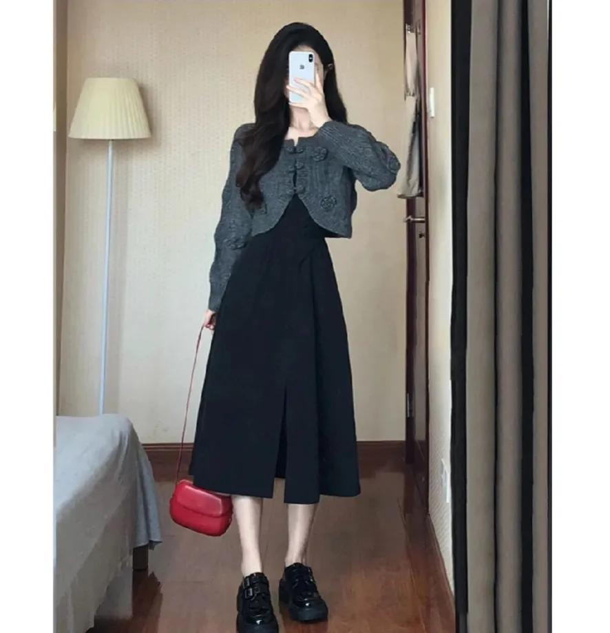 早春穿搭
开衫+吊带裙
是很不错的穿搭方式

这样穿
时尚又温柔
不失性感

不