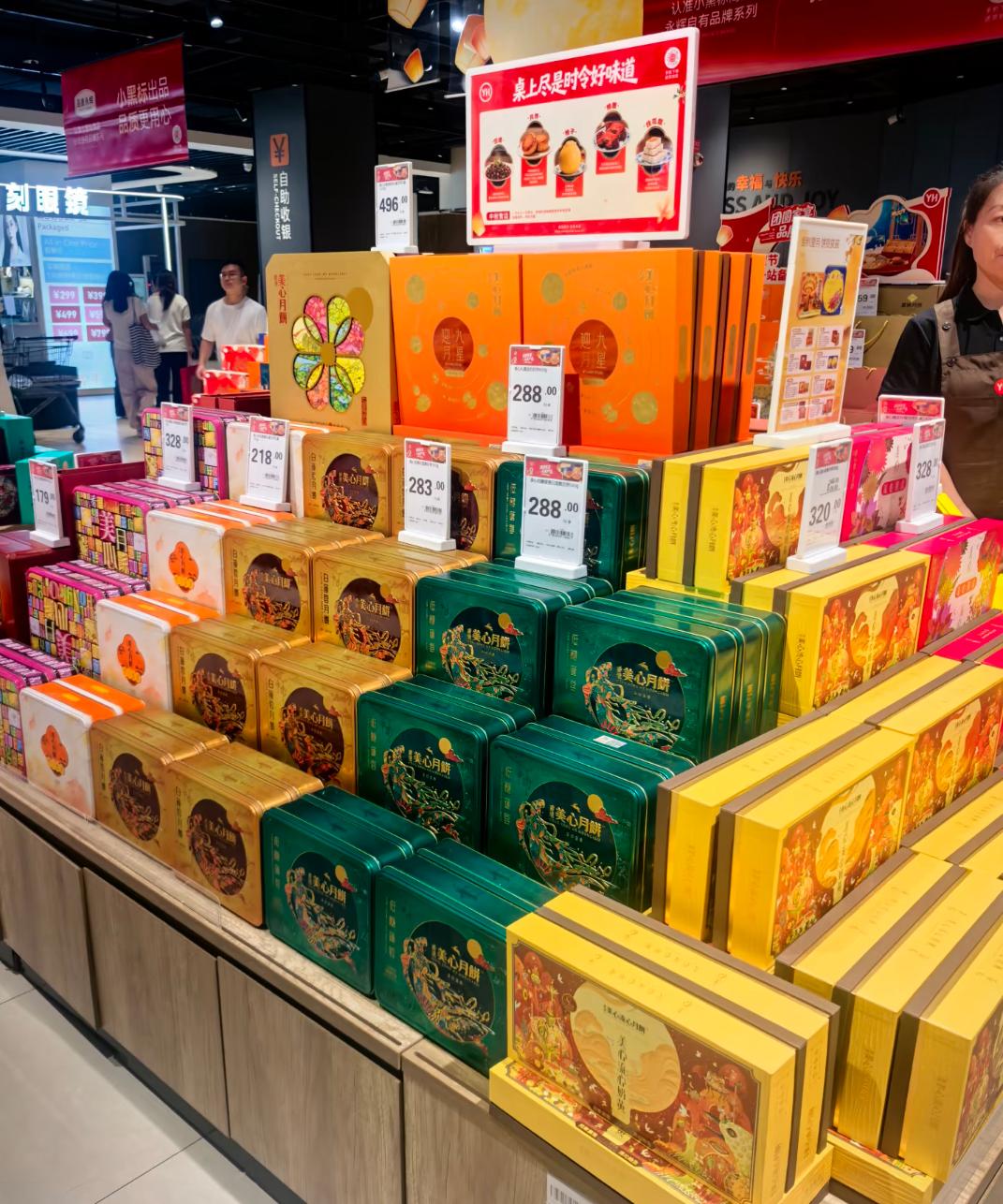 我发现，今年的中秋节有8个反常的现象：
 
1、月饼越卖越贵，人却越来越理性
高