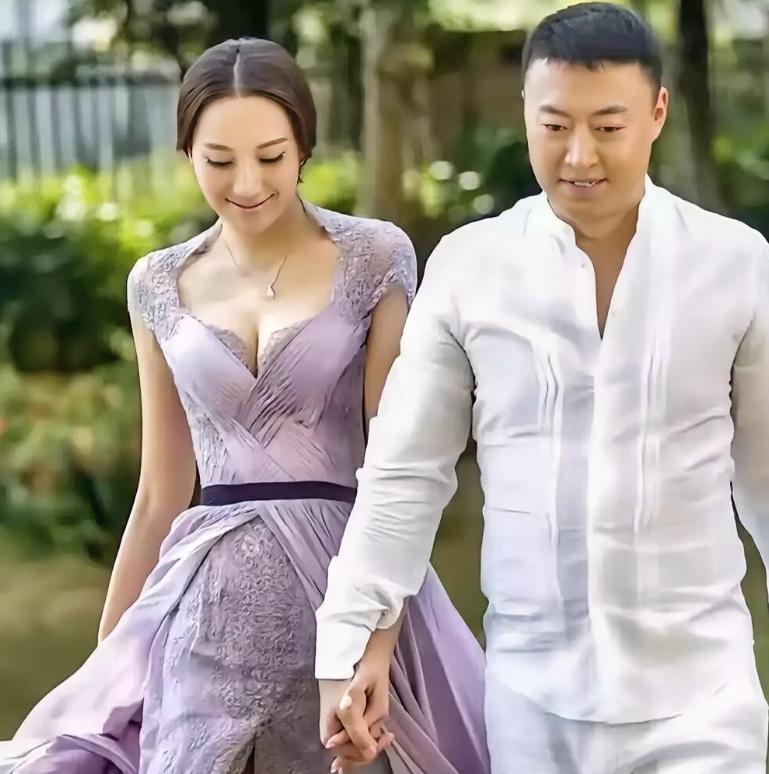 国乒女队主教练马琳也是事业爱情双丰收，前妻是北电毕业的张宁益，结婚一年后两人离婚