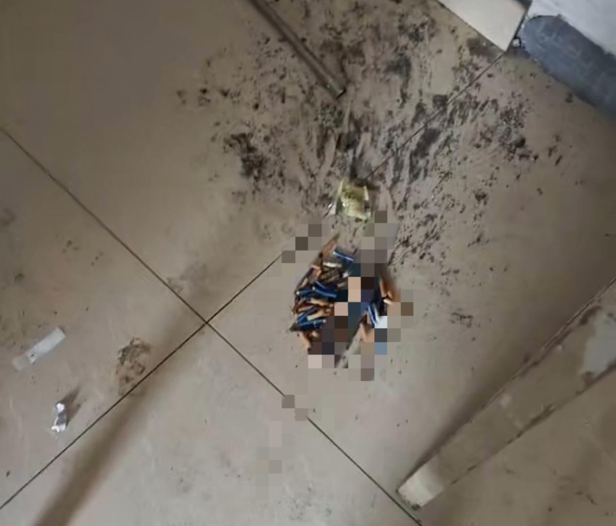 [捂嘴哭]你们到底为什么在一个放衣服的空宿舍吸🚬17803 ​​​