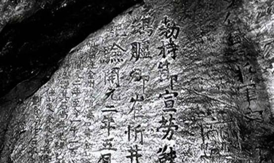 中国突掷外交核弹，日本皇室急红眼，九吨石碑竟是定时炸弹
 
这石头到底藏着什么玄