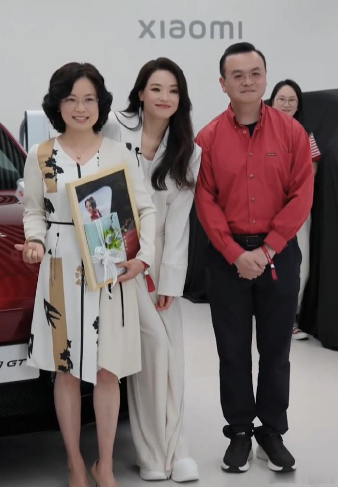 雷军舒淇为YU7GT车主交付首批YU7GT车主这波赢麻了 这波赢麻了，舒淇给你交