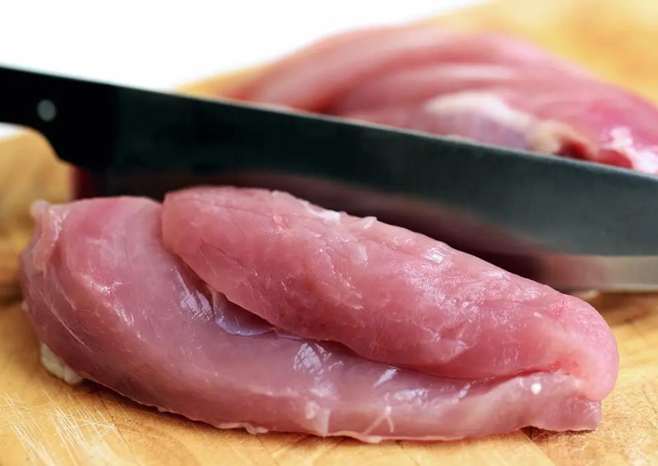 人老了，哪些食物不建议吃？鸡肉不如猪肉？医生：这3样请多关注

