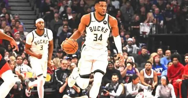 字母哥绝杀步行者，最解气的当属特纳了。

特纳被步行者球迷狂嘘一顿，着实让人纳闷