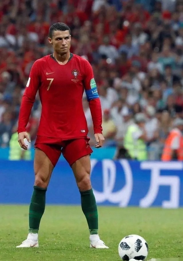 《法国足球》杂志即将重启足球历史上最顶尖的奖项 仅颁发过一次…🏆 1989 —