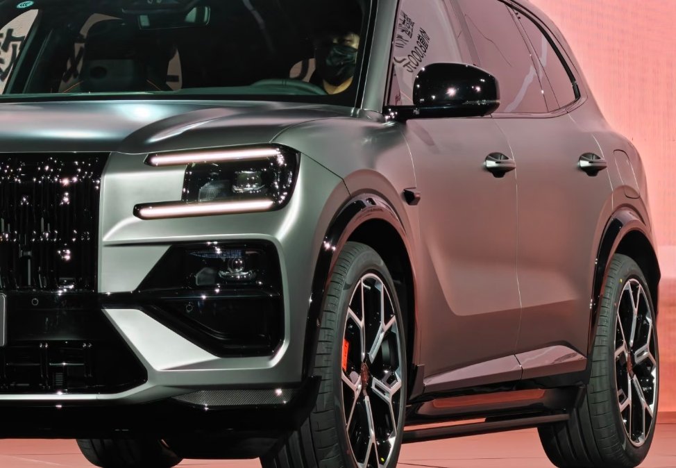 极氪8X官宣4月17日正式上市30秒干货：5米级的超级电混高性能旗舰SUV，基于