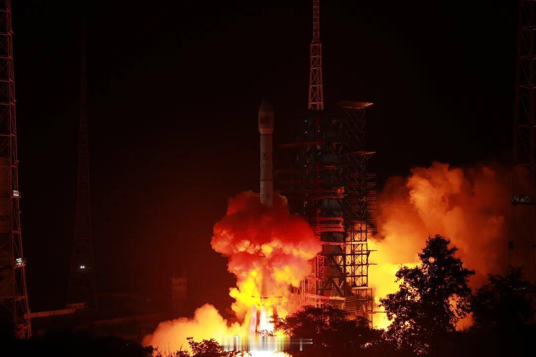 【早安丨航天历史上的今天 】2022年7月13日，我国长征三号乙运载火箭成功将天