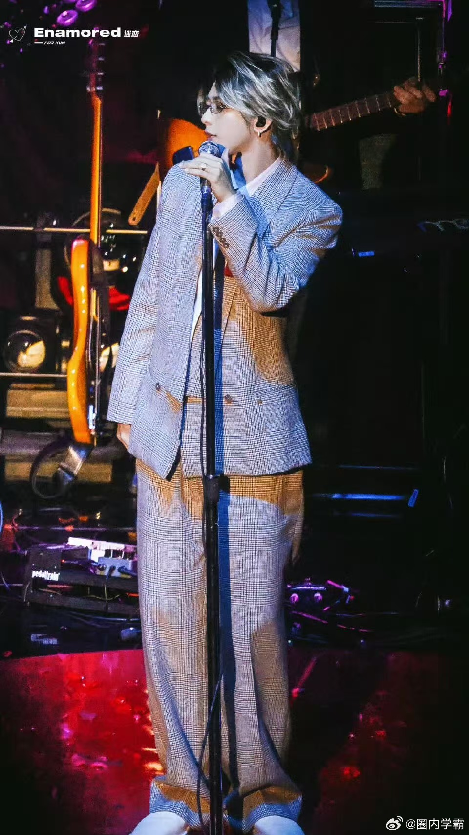 蔡徐坤演唱会中场休息不到30秒 蔡徐坤的演唱会中场休息不到30秒，全程投入表演，