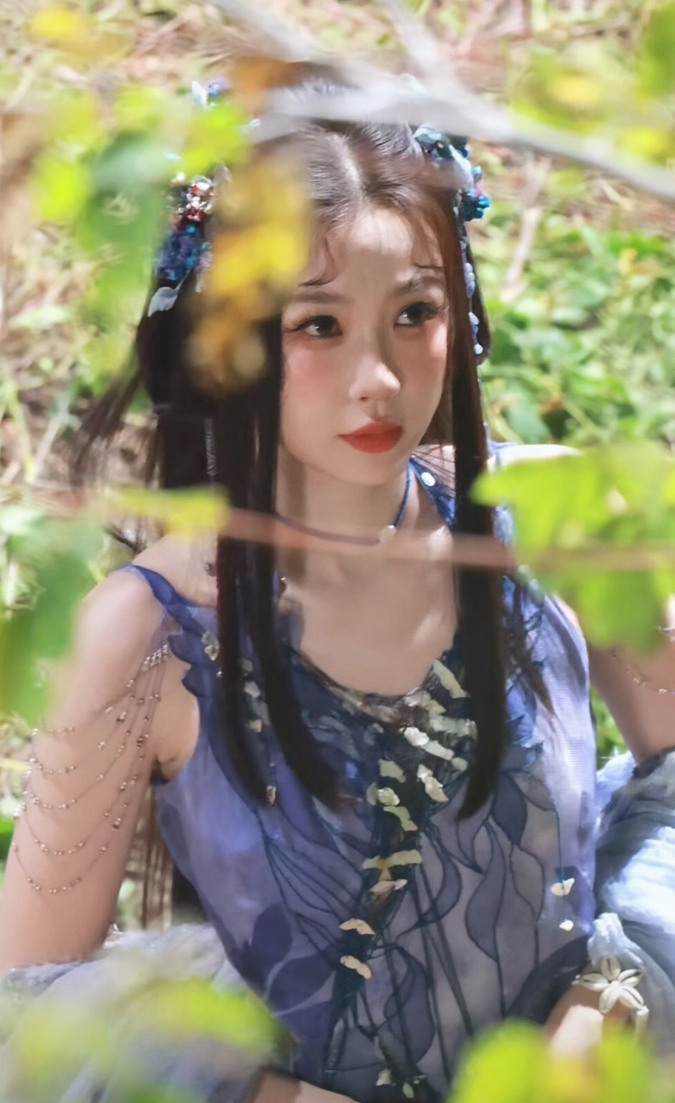 天下竟有如此标志的人物…竟不像虞家的，倒像是西门家的嫡亲孙女…[捂嘴哭] ​​​