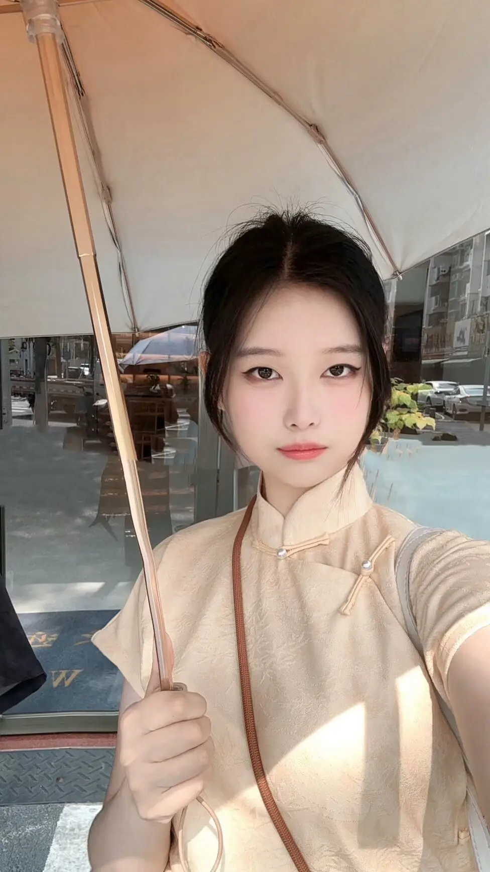 新中式旗袍拍照也太美了 雨伞拍照 永远可以相信旗袍的韵味 旗袍新中式 ...
