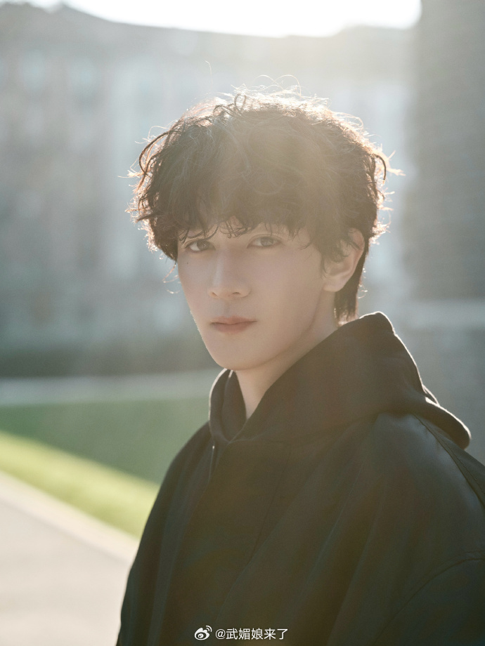 米兰的夏之光，沐浴在阳光里，好像在发光 