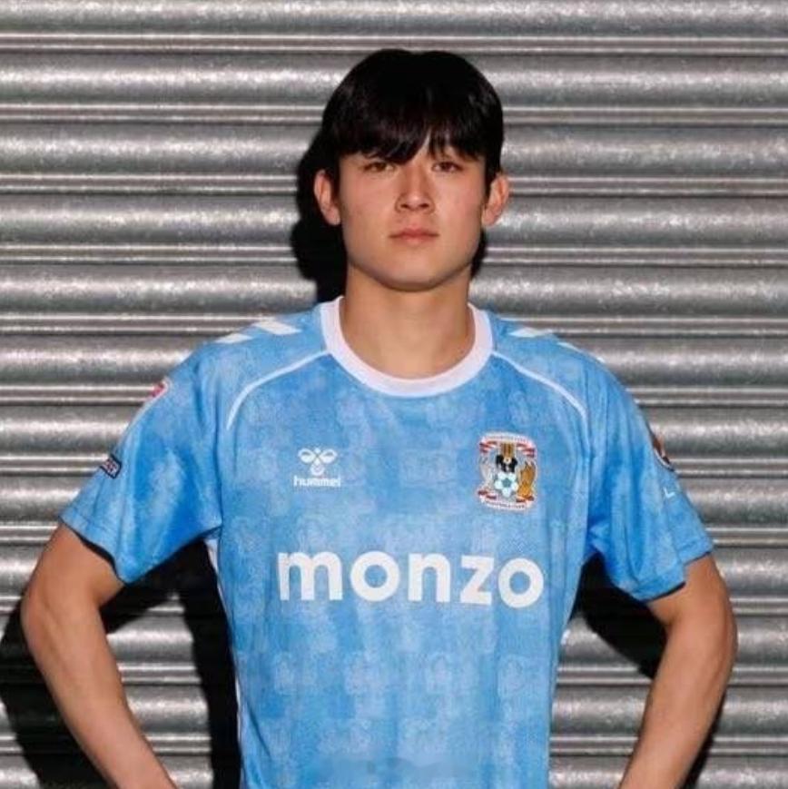 热刺外租球员梁民革连续两场比赛未进入比赛大名单。在2026年1月初租借加盟英冠榜