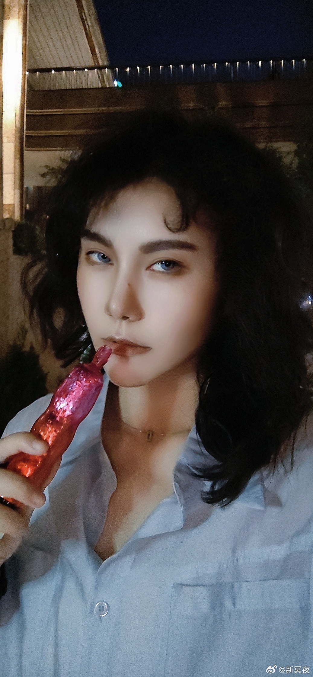 新神，字 冥夜，又叫 Master夜。喜欢收到的礼物是bjd盲盒，手写信，贺卡，