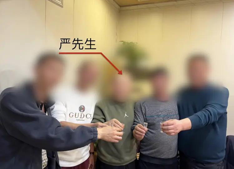 连夜拆店真的是偶然吗？
这个问题确实戳到了要害。

说句不好听的，平时哪家店撤柜