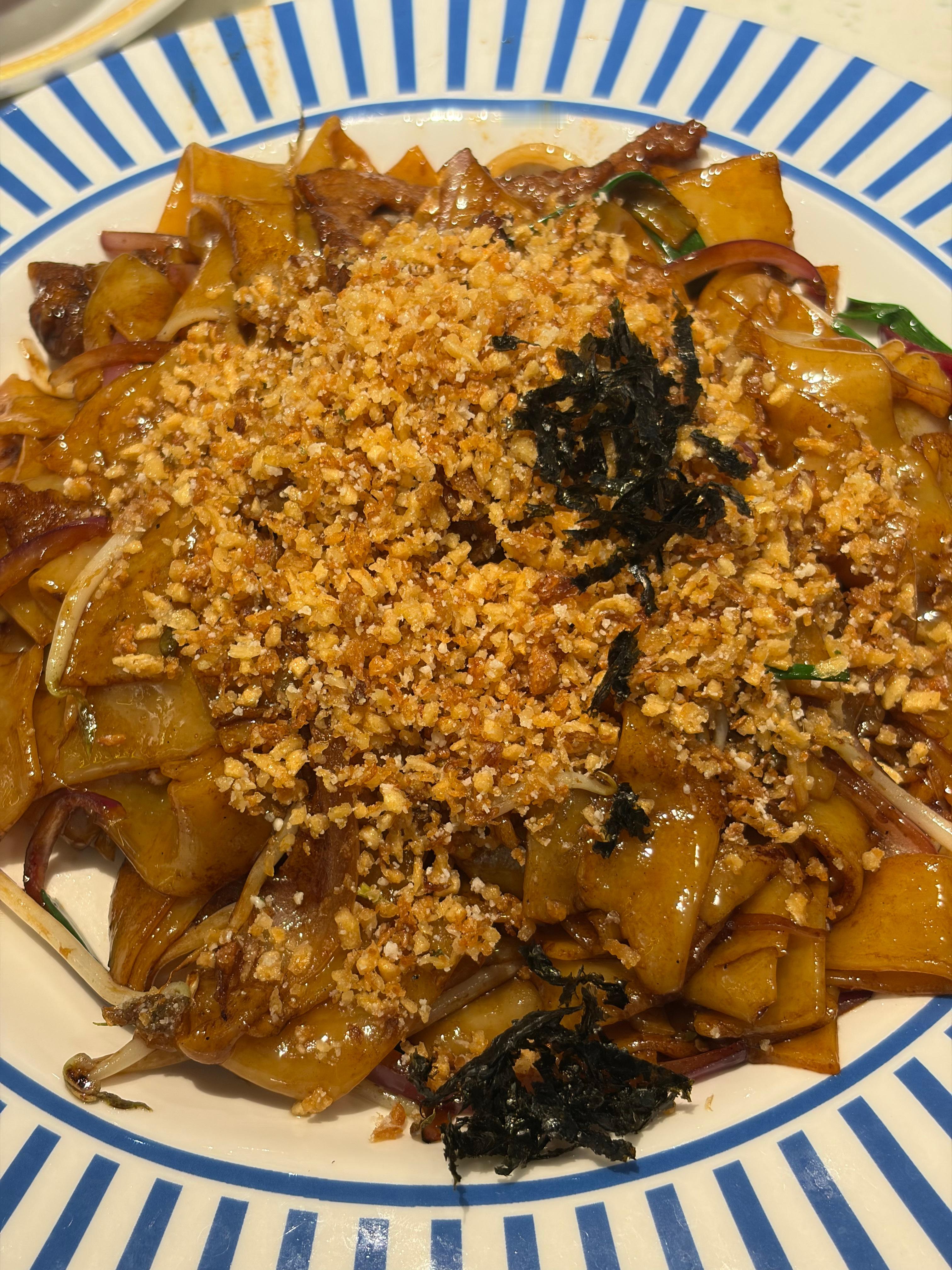 中午两点吃完这顿放纵餐到现在晚上七点了，都还是饱饱的犯恶心感觉今晚这顿是不用吃了